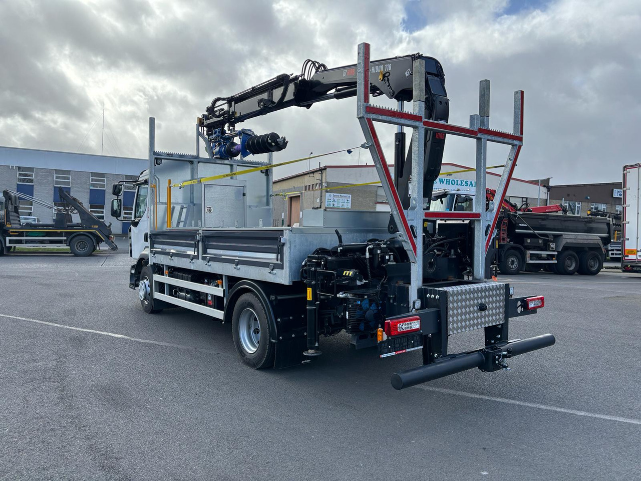 Renault Trucks D 14 Flatbed drop side poling truck - Грузовик бортовой/ Платформа, Автоманипулятор: фото 4 Renault Trucks D 14 Flatbed drop side poling truck - Грузовик бортовой/ Платформа, Автоманипулятор: фото 4