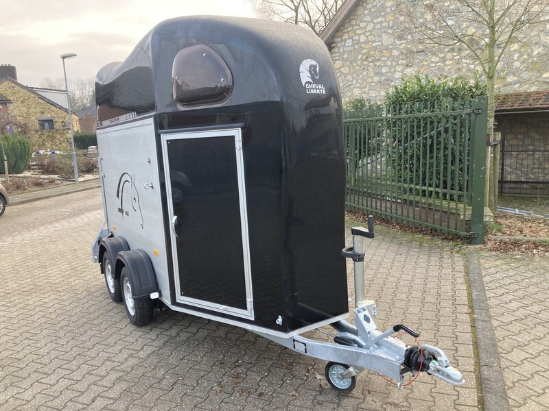 CHEVAL Liberté Gold One paardentrailer - Прицеп-коневоз: фото 2 CHEVAL Liberté Gold One paardentrailer - Прицеп-коневоз: фото 2