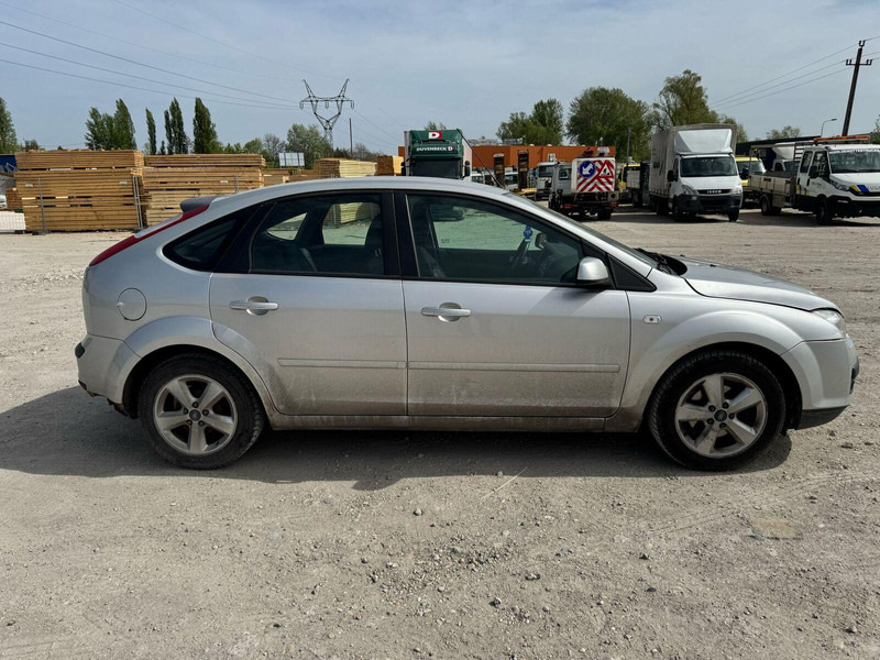 Ford Focus 1,6 i - Damaged Car - Хэтчбек: фото 4 Ford Focus 1,6 i - Damaged Car - Хэтчбек: фото 4