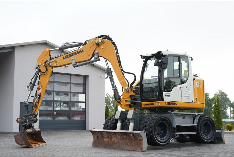 Liebherr 910 COMPACT LITRONIC / KOPARKA KOŁOWA / KLIMATYZACJA / KAMERA - Колёсный экскаватор: фото 1 Liebherr 910 COMPACT LITRONIC / KOPARKA KOŁOWA / KLIMATYZACJA / KAMERA - Колёсный экскаватор: фото 1