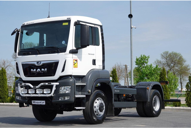 MAN TGS 18.420 / 4X4 / RAMA DŁ. 5,6 M / NAVI / DO ZABUDOWY / SPROWA - Грузовик-шасси: фото 1 MAN TGS 18.420 / 4X4 / RAMA DŁ. 5,6 M / NAVI / DO ZABUDOWY / SPROWA - Грузовик-шасси: фото 1