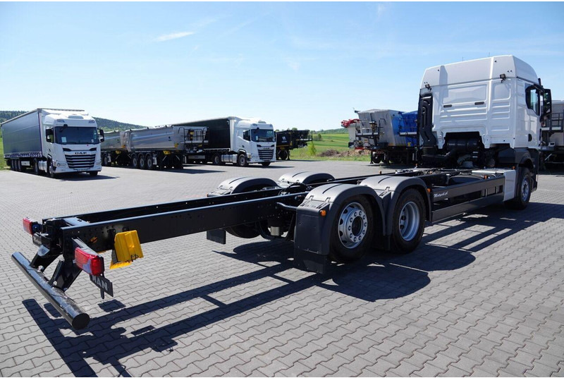 MAN TGX 26.520 / 6x2 / RAMA DŁ. 9,1M / OŚ PODNOSZONA / SKRĘTNA / DO - Грузовик-шасси: фото 5 MAN TGX 26.520 / 6x2 / RAMA DŁ. 9,1M / OŚ PODNOSZONA / SKRĘTNA / DO - Грузовик-шасси: фото 5