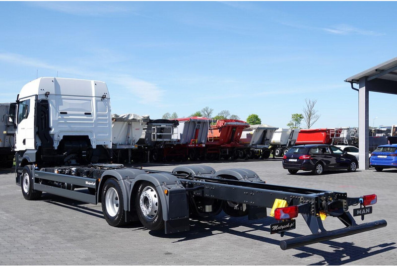 MAN TGX 26.520 / 6x2 / RAMA DŁ. 9,1M / OŚ PODNOSZONA / SKRĘTNA / DO - Грузовик-шасси: фото 4 MAN TGX 26.520 / 6x2 / RAMA DŁ. 9,1M / OŚ PODNOSZONA / SKRĘTNA / DO - Грузовик-шасси: фото 4