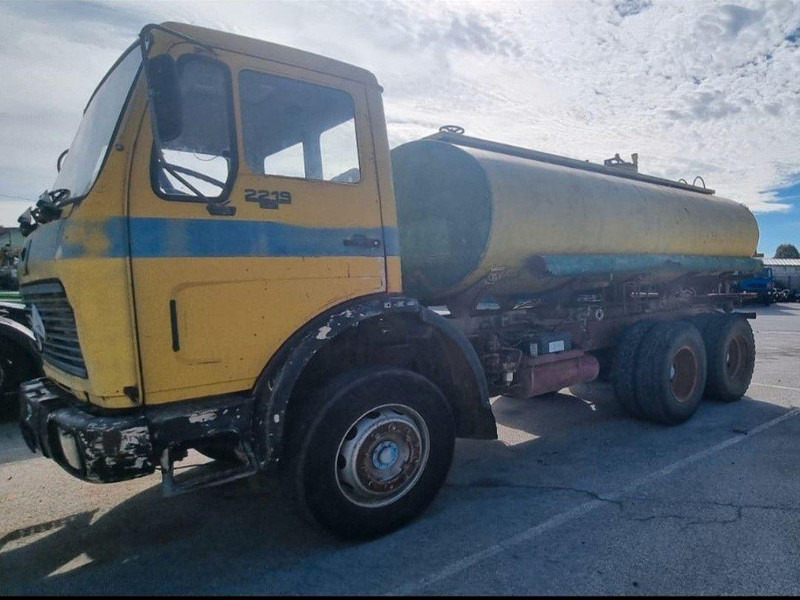 Mercedes-Benz 2219 6x4 Vízszállító Tartálykocsi - Грузовик-цистерна: фото 3 Mercedes-Benz 2219 6x4 Vízszállító Tartálykocsi - Грузовик-цистерна: фото 3