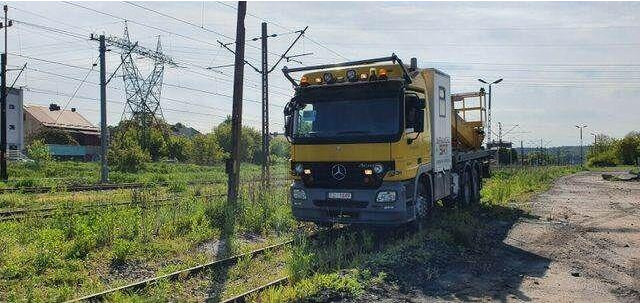 Mercedes-Benz 3344 SRT SCHÖRLING Road Rail Railway Zweiweg - Грузовик с подъемником: фото 4 Mercedes-Benz 3344 SRT SCHÖRLING Road Rail Railway Zweiweg - Грузовик с подъемником: фото 4
