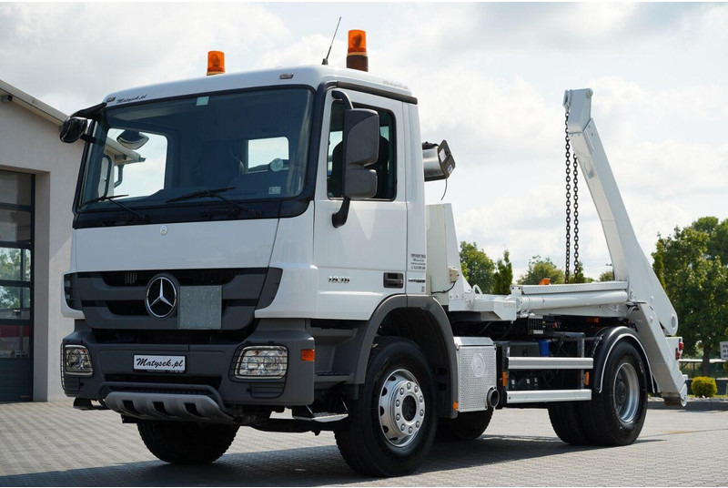 Mercedes-Benz ACTROS  1836 / 4X2 / BRAMOWIEC / PALFINGER M12T / EURO 6 / SPROW - Портальный бункеровоз: фото 1 Mercedes-Benz ACTROS  1836 / 4X2 / BRAMOWIEC / PALFINGER M12T / EURO 6 / SPROW - Портальный бункеровоз: фото 1