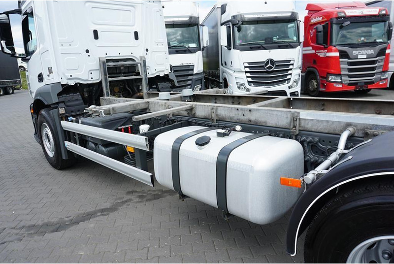 Грузовик-контейнеровоз/ Сменный кузов Mercedes-Benz ANTOS / 2535 / ACC / E 6 / BDF + WINDA / 7.15 , 7.45, 7.82 M / O: фото 10 Грузовик-контейнеровоз/ Сменный кузов Mercedes-Benz ANTOS / 2535 / ACC / E 6 / BDF + WINDA / 7.15 , 7.45, 7.82 M / O: фото 10