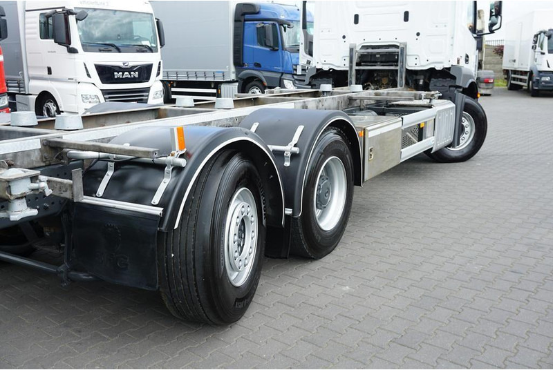 Грузовик-контейнеровоз/ Сменный кузов Mercedes-Benz ANTOS / 2535 / ACC / E 6 / BDF + WINDA / 7.15 , 7.45, 7.82 M / O: фото 19 Грузовик-контейнеровоз/ Сменный кузов Mercedes-Benz ANTOS / 2535 / ACC / E 6 / BDF + WINDA / 7.15 , 7.45, 7.82 M / O: фото 19