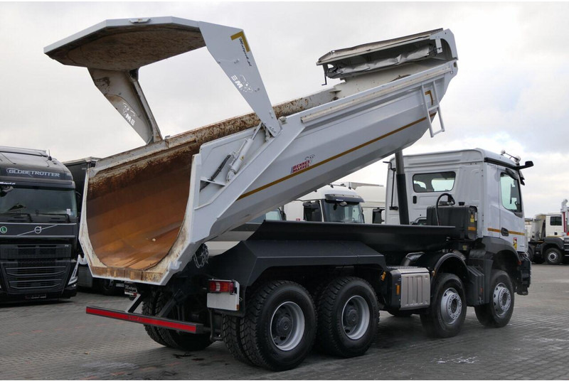 Mercedes-Benz AROCS 3246 / 8x4 / WYWROTKA / TYLNOZSYP / EURO 6 / OPONY 100 % - Самосвал: фото 5 Mercedes-Benz AROCS 3246 / 8x4 / WYWROTKA / TYLNOZSYP / EURO 6 / OPONY 100 % - Самосвал: фото 5