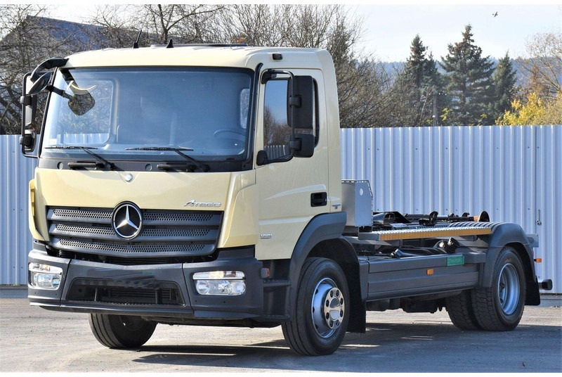 Mercedes-Benz ATEGO 1221 * ABROLLKIPPER * TOPZUSTAND - Крюковой мультилифт: фото 4 Mercedes-Benz ATEGO 1221 * ABROLLKIPPER * TOPZUSTAND - Крюковой мультилифт: фото 4