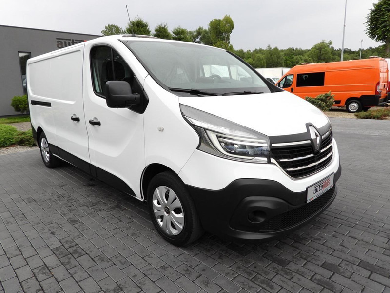 Renault TRAFIC FURGON CHŁODNIA -5*C ZASILANIE 230V TEMPOMAT LEDY KLIMAT - Фургон-рефрижератор: фото 4 Renault TRAFIC FURGON CHŁODNIA -5*C ZASILANIE 230V TEMPOMAT LEDY KLIMAT - Фургон-рефрижератор: фото 4