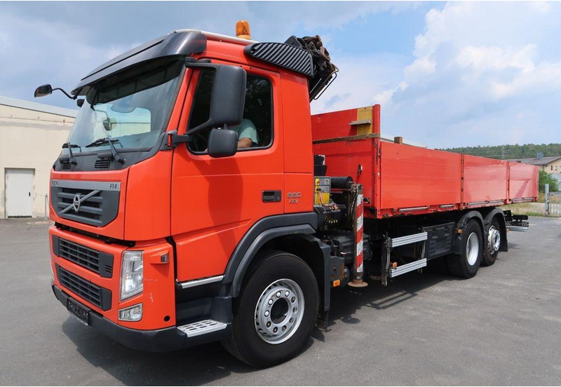 Volvo FM 330 6x2 - Грузовик бортовой/ Платформа, Автоманипулятор: фото 2 Volvo FM 330 6x2 - Грузовик бортовой/ Платформа, Автоманипулятор: фото 2