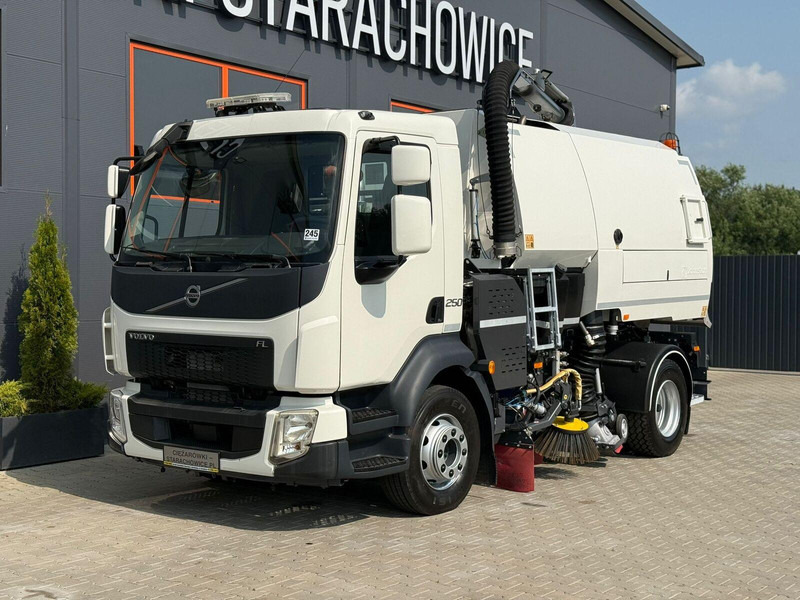 Volvo VOLVO FL 15.250 Euro 6 // zamiatarka dwustronna JOHNSTON VT652 - Подметально-уборочная машина: фото 1 Volvo VOLVO FL 15.250 Euro 6 // zamiatarka dwustronna JOHNSTON VT652 - Подметально-уборочная машина: фото 1