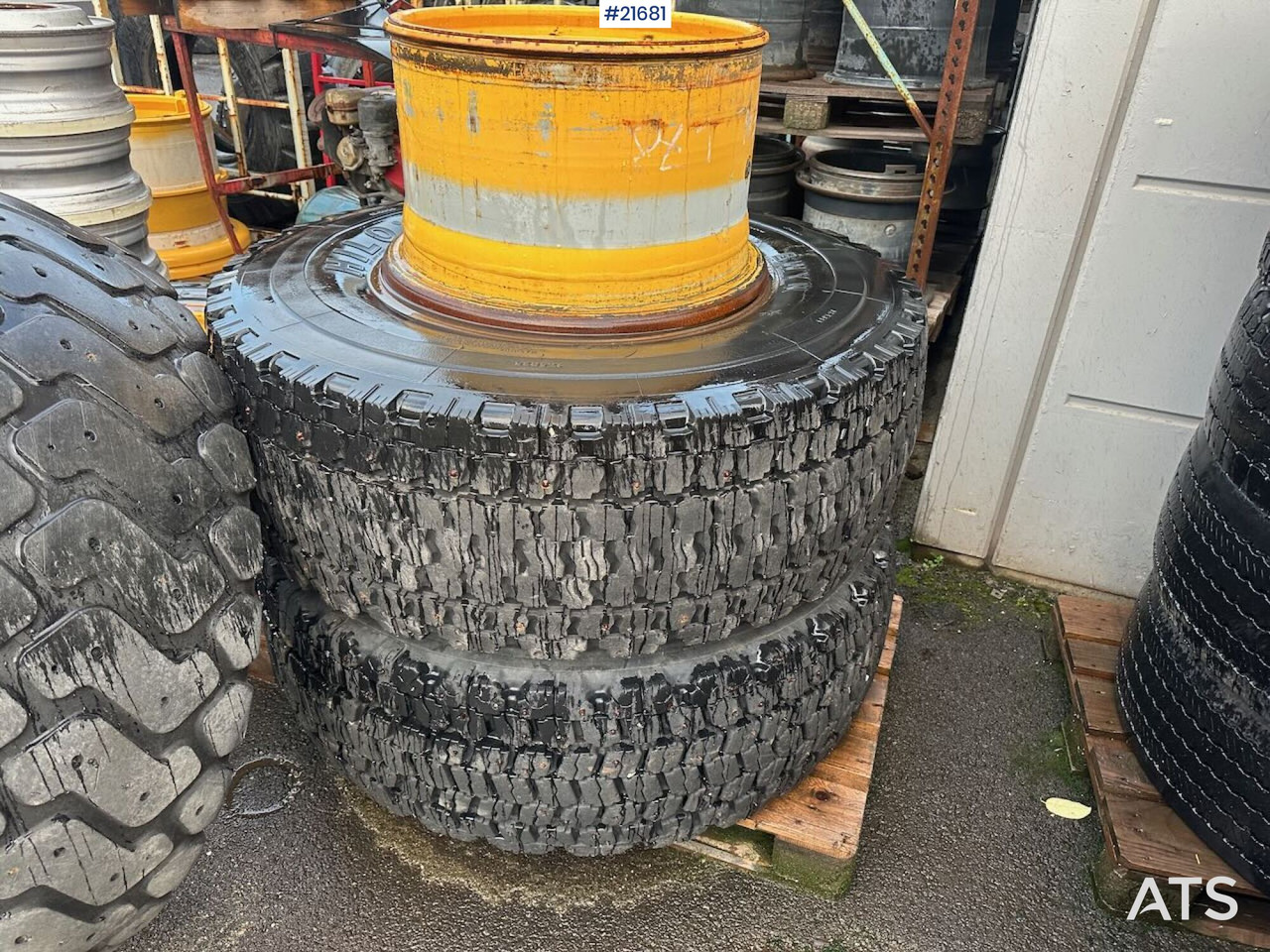 Hilo Dekkene har stått på en Volvo L60E - Шины и диски для Строительной техники: фото 1 Hilo Dekkene har stått på en Volvo L60E - Шины и диски для Строительной техники: фото 1