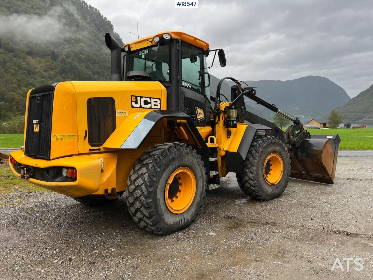 Колёсный погрузчик Jcb 437HT: фото 1