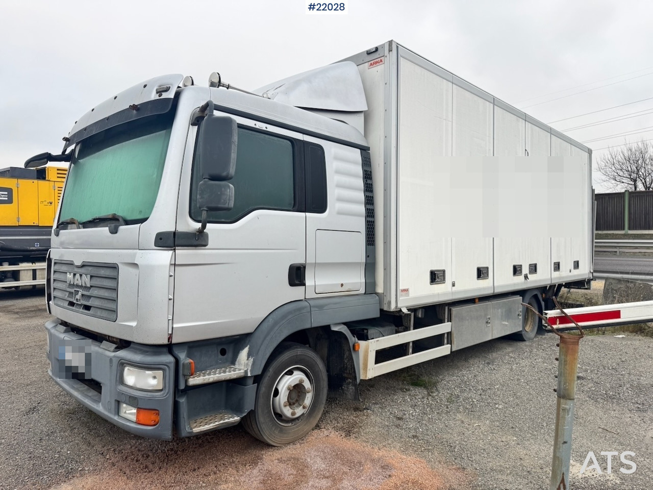 MAN 2008 MAN TGL 12.210 4x2 Skapbil m/ full sideåpning - Грузовик с закрытым кузовом: фото 2 MAN 2008 MAN TGL 12.210 4x2 Skapbil m/ full sideåpning - Грузовик с закрытым кузовом: фото 2