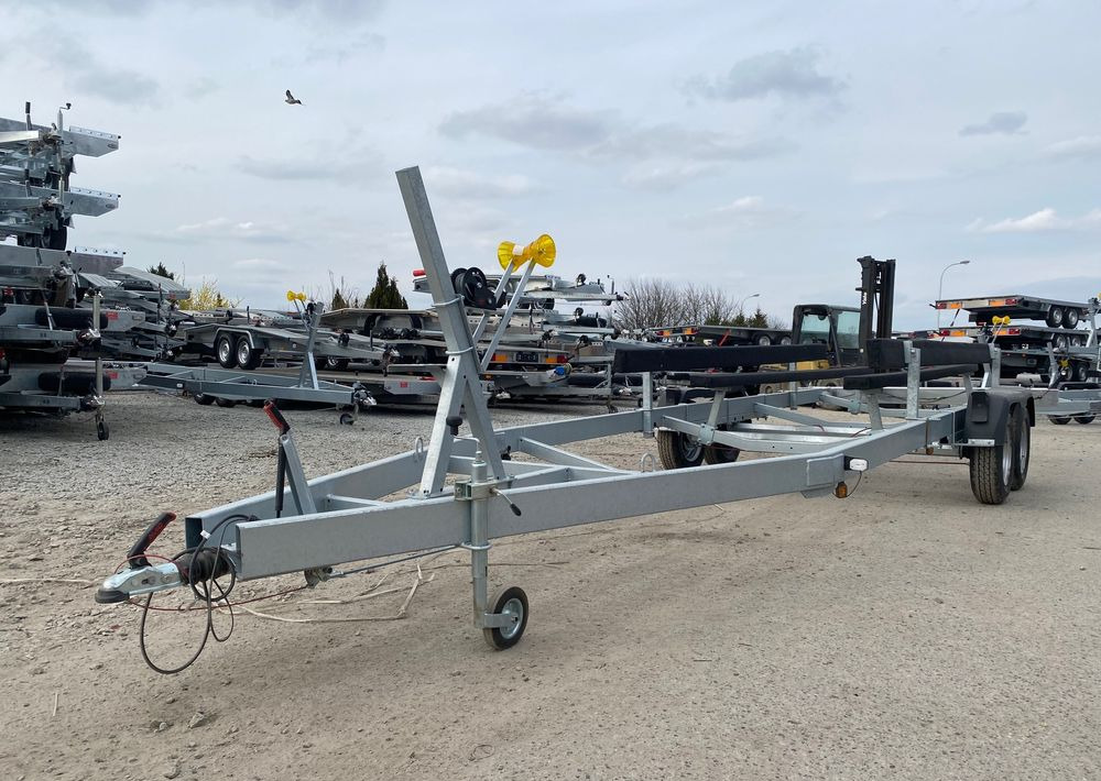 Boro PRZYCZEPA PODŁODZIOWA STYL AMERYKAŃSKI 7,30m - Лодочный прицеп: фото 1 Boro PRZYCZEPA PODŁODZIOWA STYL AMERYKAŃSKI 7,30m - Лодочный прицеп: фото 1