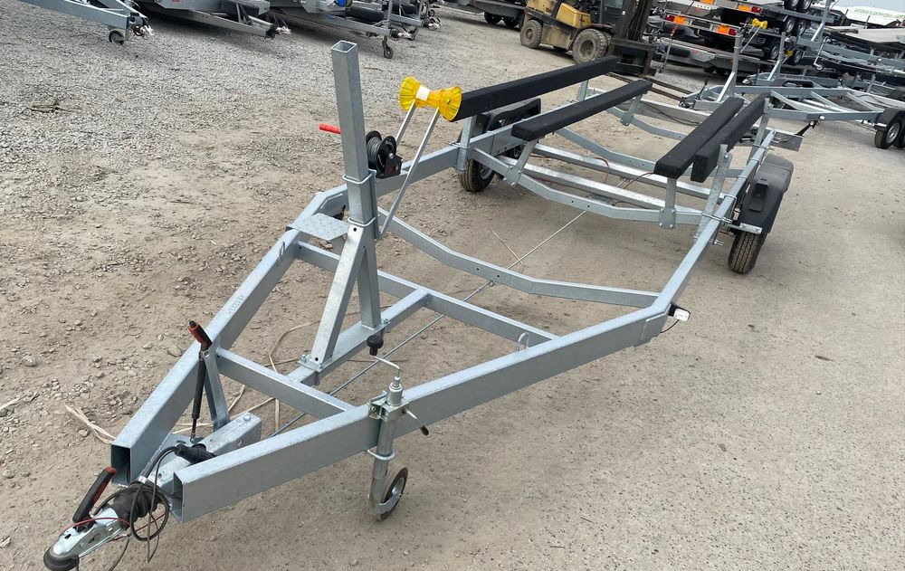 Boro PRZYCZEPA PODŁODZIOWA STYL AMERYKAŃSKI 7,30m - Лодочный прицеп: фото 5 Boro PRZYCZEPA PODŁODZIOWA STYL AMERYKAŃSKI 7,30m - Лодочный прицеп: фото 5