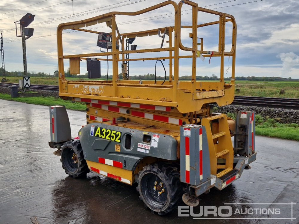 2013 Haulotte Compact 12DX - Ножничный подъемник: фото 3 2013 Haulotte Compact 12DX - Ножничный подъемник: фото 3