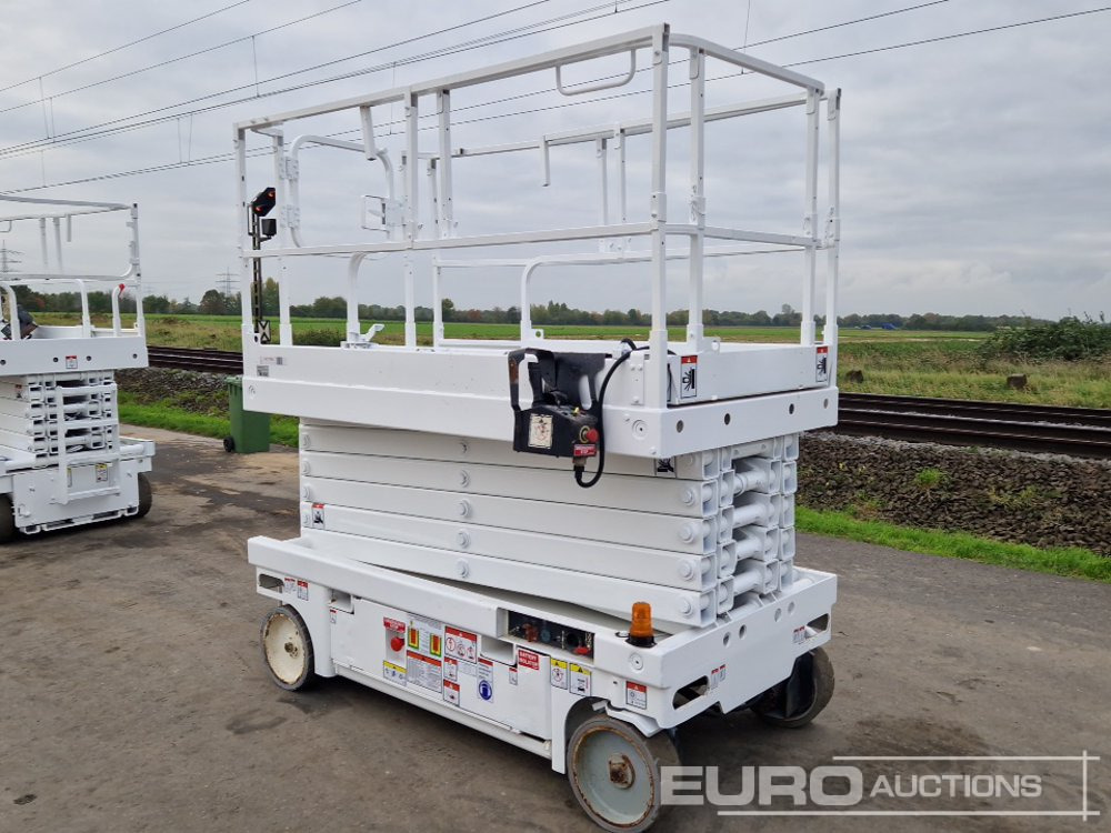 2013 Haulotte Compact 14 - Ножничный подъемник: фото 3 2013 Haulotte Compact 14 - Ножничный подъемник: фото 3