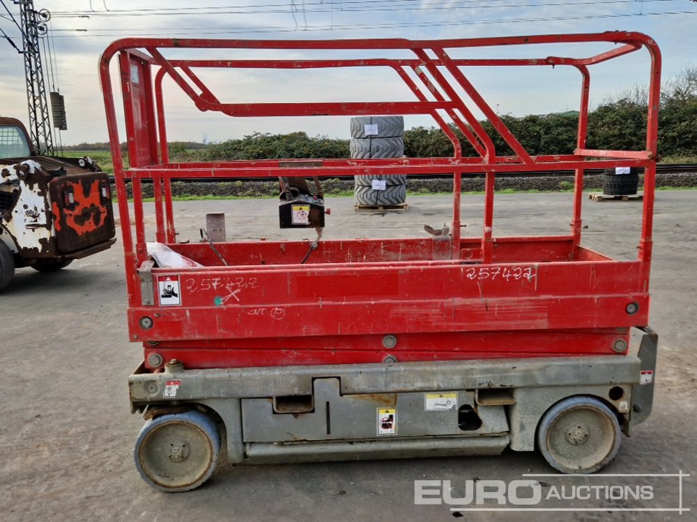 Haulotte Compact 8 - Ножничный подъемник: фото 2 Haulotte Compact 8 - Ножничный подъемник: фото 2