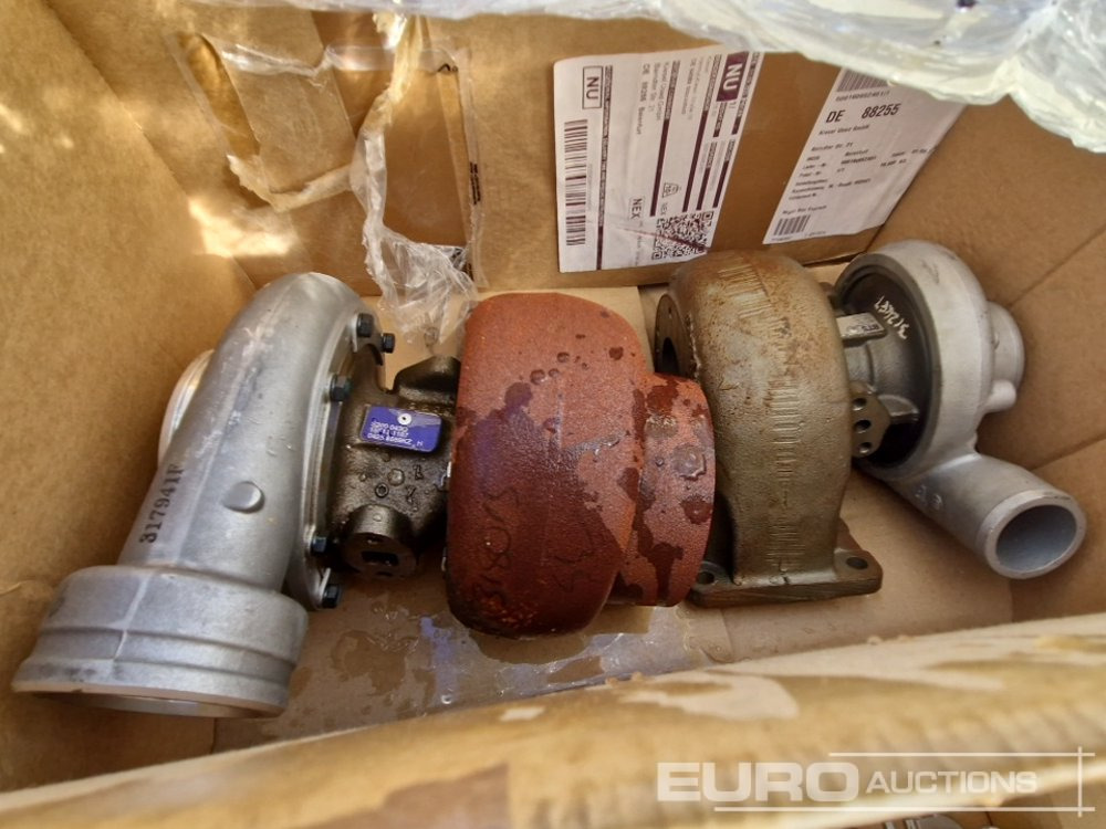 Isuzu Turbo Charger (3 of), Fuel Pump to suit Yanmar 3TNV70, Transmission Control Unit ZF6009365007+260001038 - Двигатель: фото 4 Isuzu Turbo Charger (3 of), Fuel Pump to suit Yanmar 3TNV70, Transmission Control Unit ZF6009365007+260001038 - Двигатель: фото 4