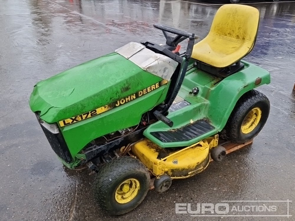 John Deere LX172 - Газонокосилка: фото 1 John Deere LX172 - Газонокосилка: фото 1