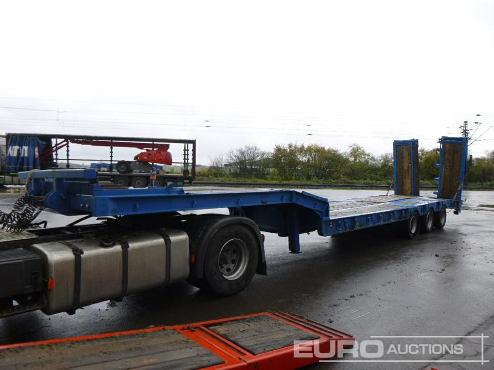 McCauley 3136 - Низкорамный полуприцеп: фото 1 McCauley 3136 - Низкорамный полуприцеп: фото 1