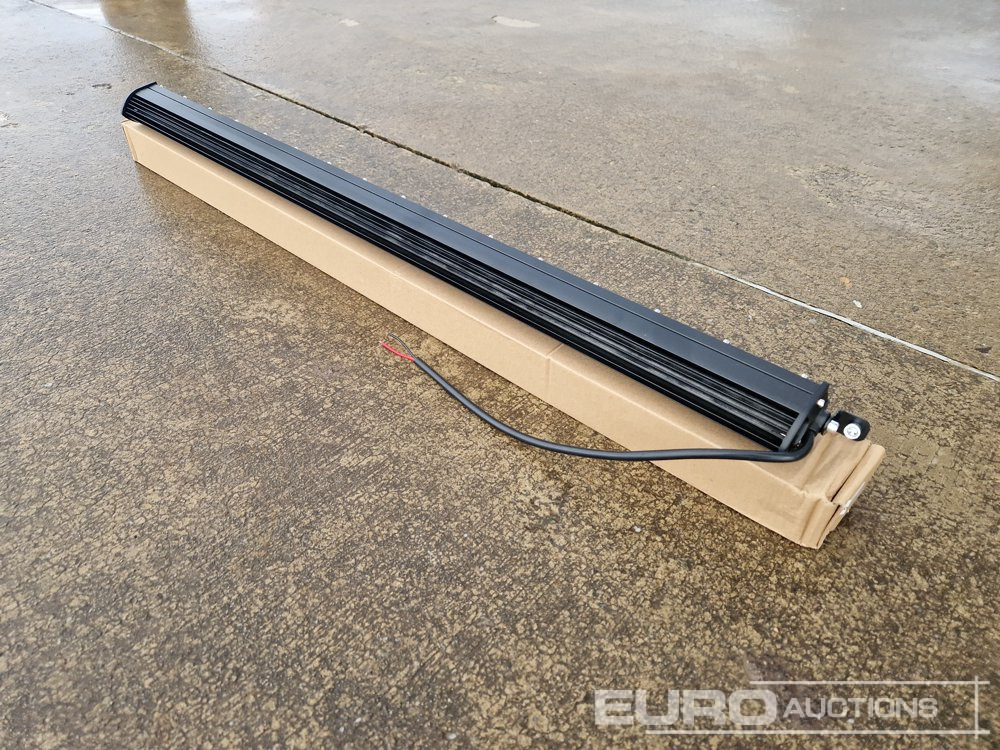 Unused 32" 300W Combo Beam LED Light Bar, Mounting Brackets, IP68 Waterproof - Строительное оборудование: фото 3 Unused 32" 300W Combo Beam LED Light Bar, Mounting Brackets, IP68 Waterproof - Строительное оборудование: фото 3