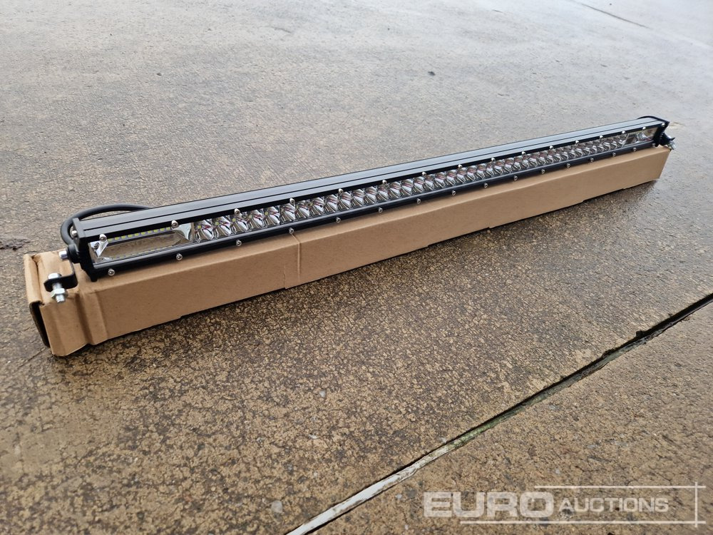 Unused 32" 300W Combo Beam LED Light Bar, Mounting Brackets, IP68 Waterproof - Строительное оборудование: фото 4 Unused 32" 300W Combo Beam LED Light Bar, Mounting Brackets, IP68 Waterproof - Строительное оборудование: фото 4