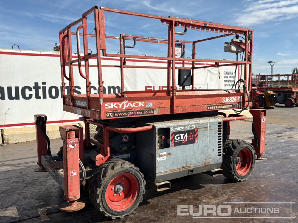 2015 SkyJack SJ6826RT - Ножничный подъемник: фото 1 2015 SkyJack SJ6826RT - Ножничный подъемник: фото 1