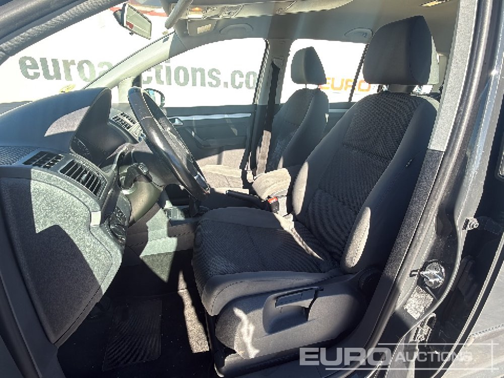 Легковой автомобиль 2015 Volkswagen Touran: фото 17