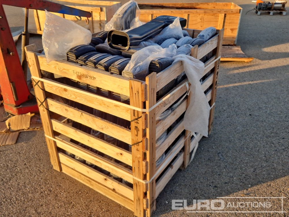 Pallet of Assorted Air Intake Components for Ausa - Строительное оборудование: фото 1 Pallet of Assorted Air Intake Components for Ausa - Строительное оборудование: фото 1