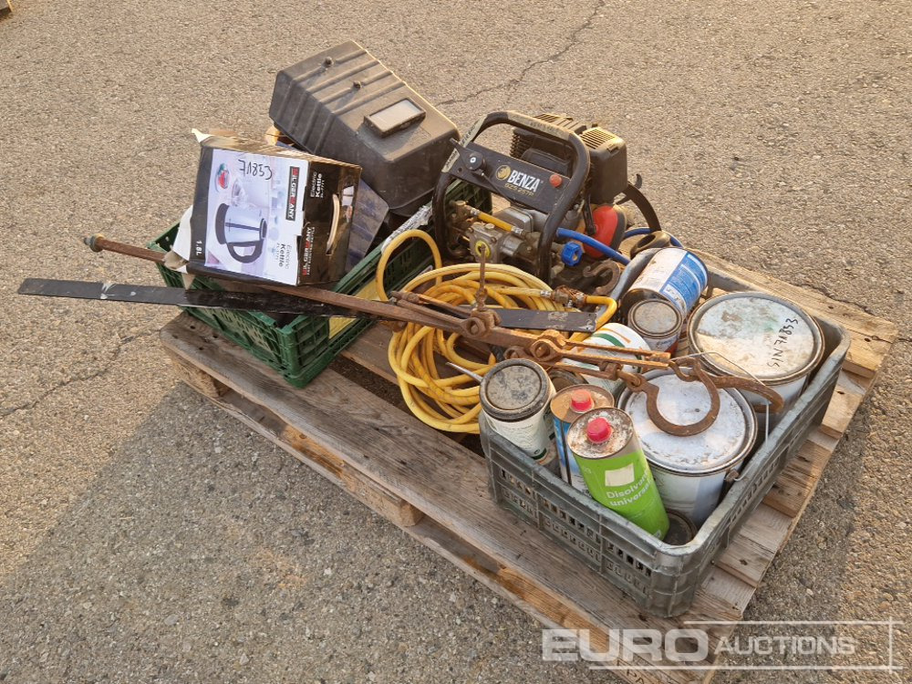 Pallet of Welding Machine, Welding Masks, Generator, Tubs of Paint - Строительное оборудование: фото 1 Pallet of Welding Machine, Welding Masks, Generator, Tubs of Paint - Строительное оборудование: фото 1