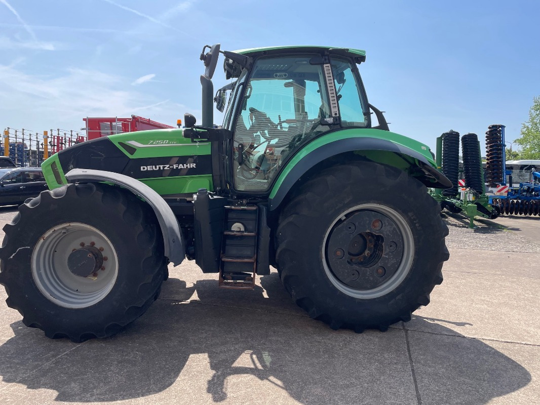 Deutz-Fahr Agrotron 7250 TTV - Трактор: фото 1 Deutz-Fahr Agrotron 7250 TTV - Трактор: фото 1