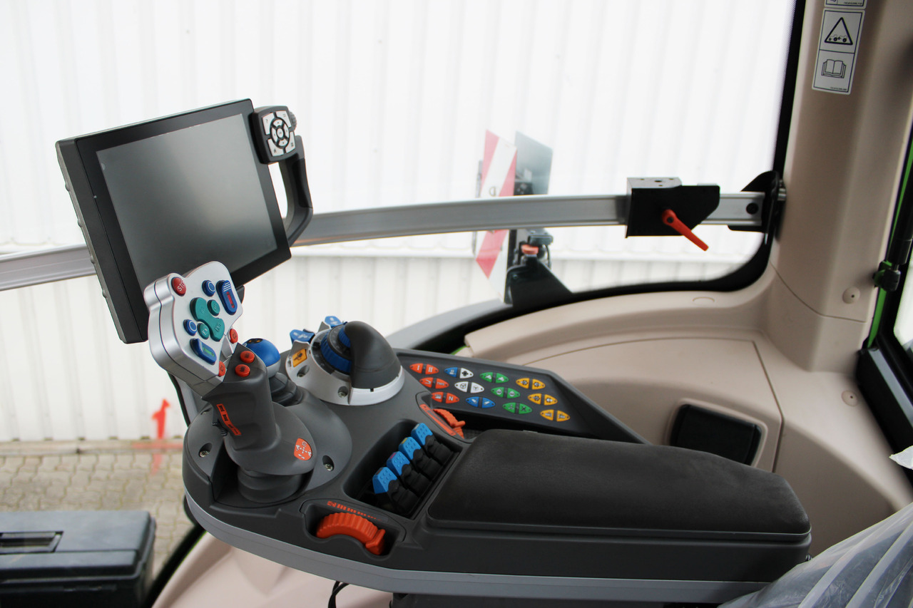 Fendt 828 Vario S4 ProfiPlus - Трактор: фото 5 Fendt 828 Vario S4 ProfiPlus - Трактор: фото 5