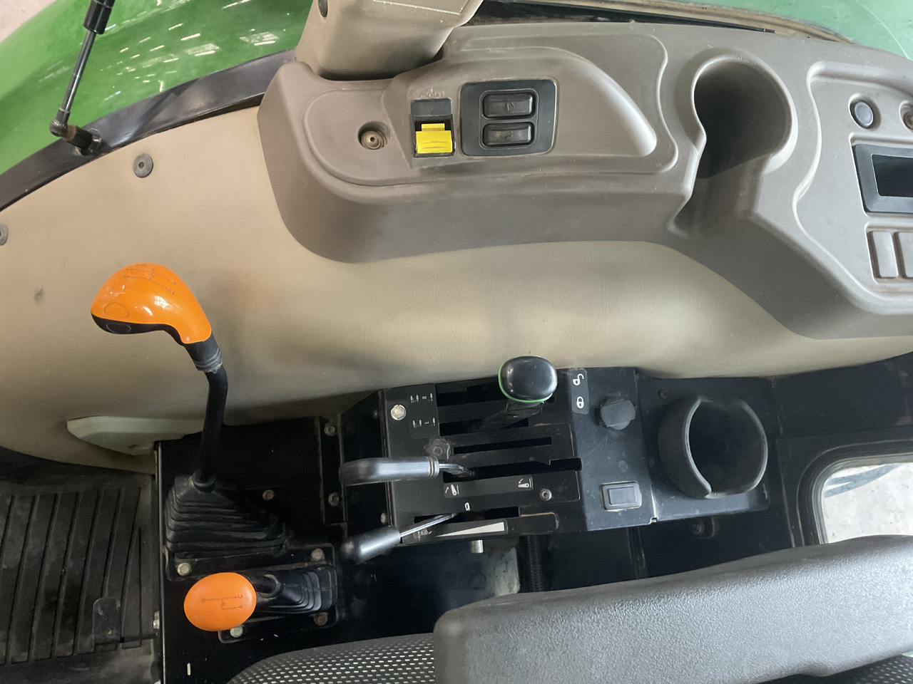 John Deere 5055 E - Трактор: фото 3 John Deere 5055 E - Трактор: фото 3