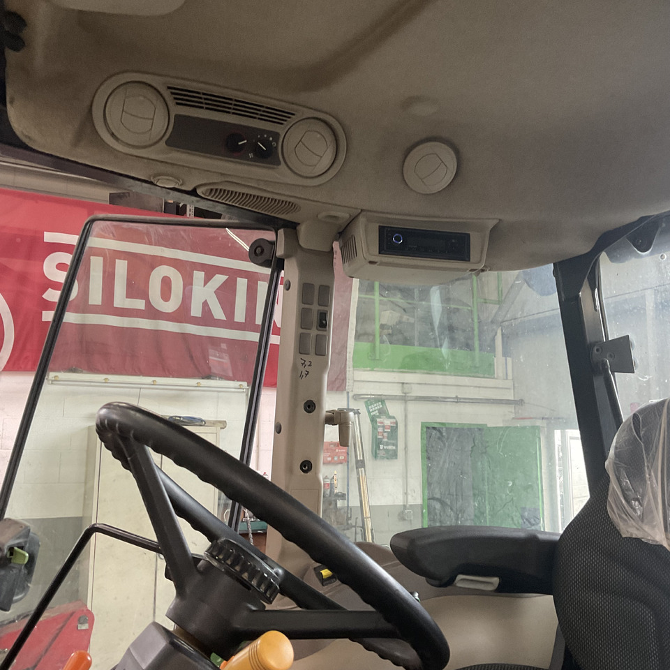 John Deere 5055 E - Трактор: фото 4 John Deere 5055 E - Трактор: фото 4