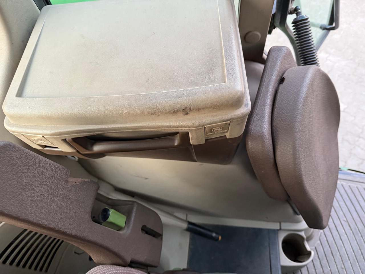 Трактор John Deere 6420: фото 12