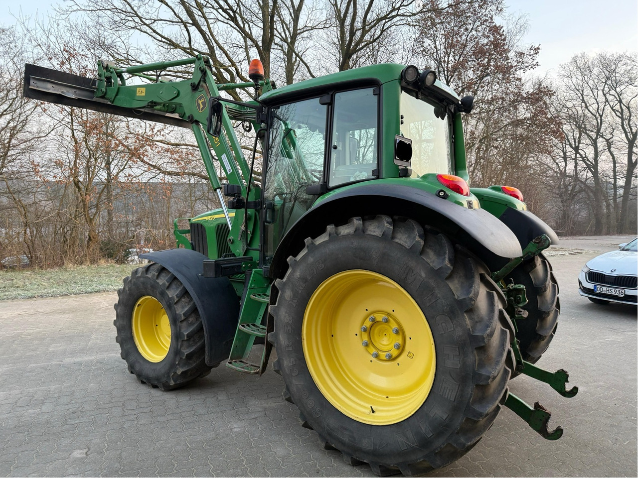 Трактор John Deere 6420: фото 6