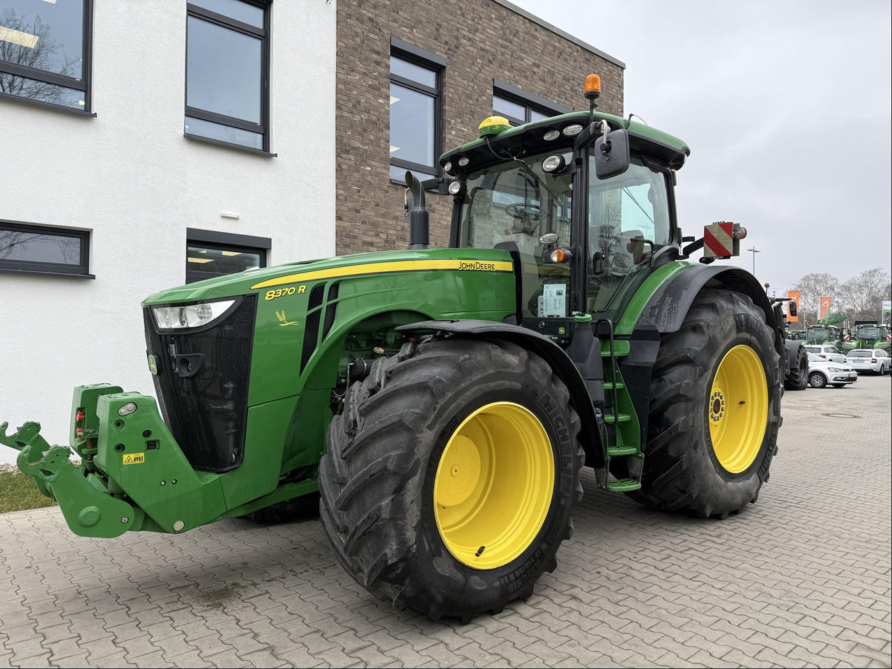 John Deere 8370 R - Трактор: фото 1 John Deere 8370 R - Трактор: фото 1