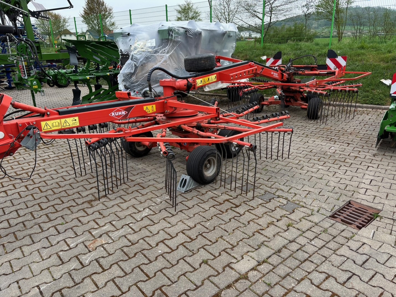 Kuhn Schwader 6632 - Сеноворошилка: фото 1 Kuhn Schwader 6632 - Сеноворошилка: фото 1