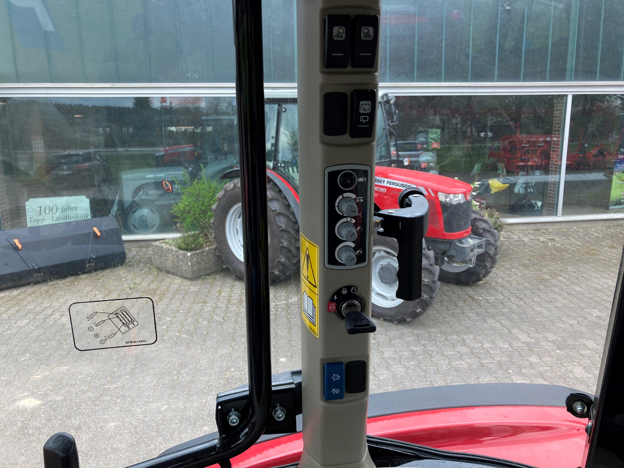 Massey Ferguson 4708 M Cab Essential - Трактор: фото 3 Massey Ferguson 4708 M Cab Essential - Трактор: фото 3