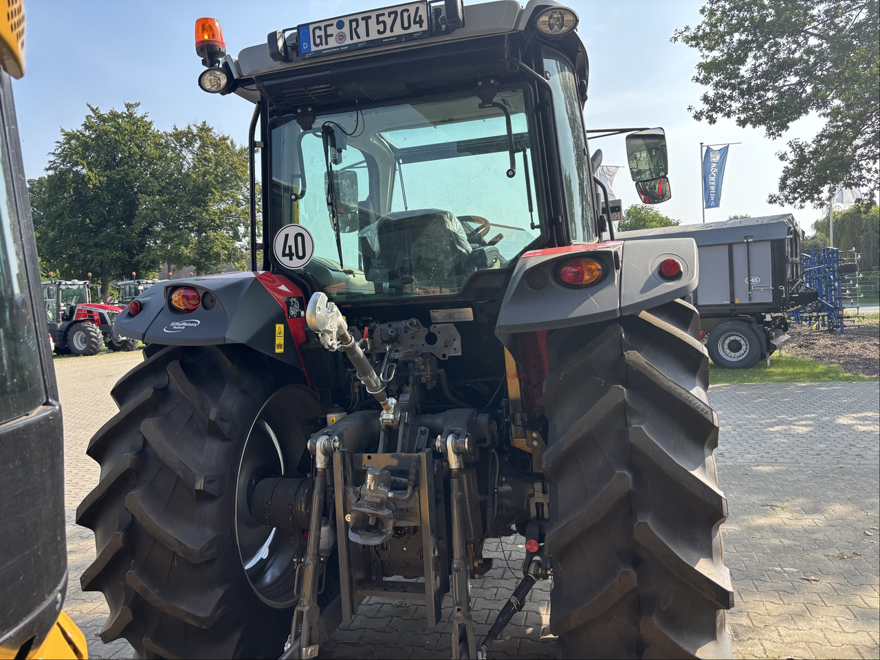 Massey Ferguson 5712M 4WD Cab Essential - Трактор: фото 4 Massey Ferguson 5712M 4WD Cab Essential - Трактор: фото 4