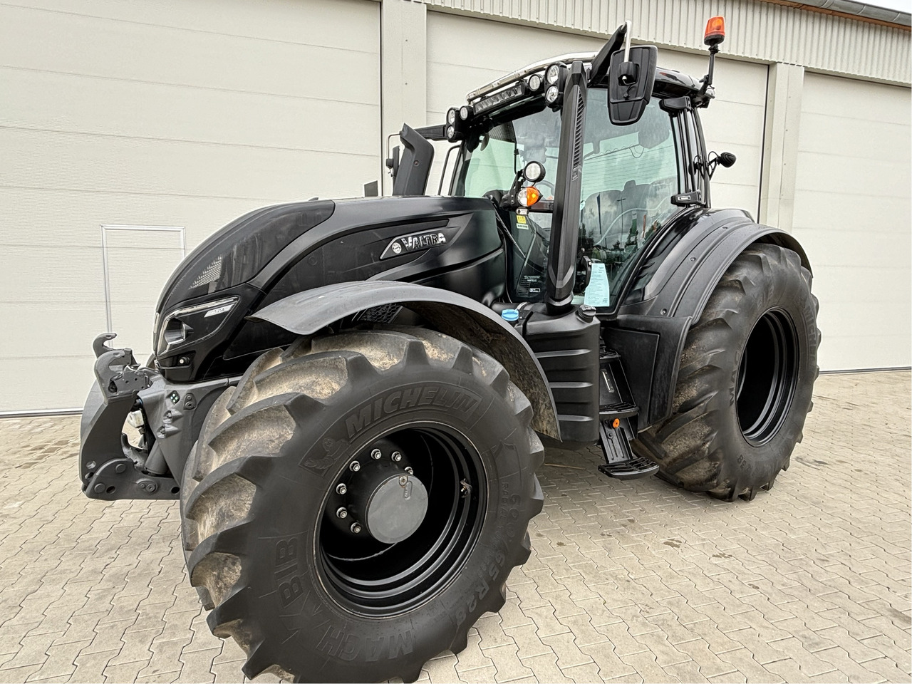 Valtra T 254 V Smart Touch MR19 - Трактор: фото 1 Valtra T 254 V Smart Touch MR19 - Трактор: фото 1