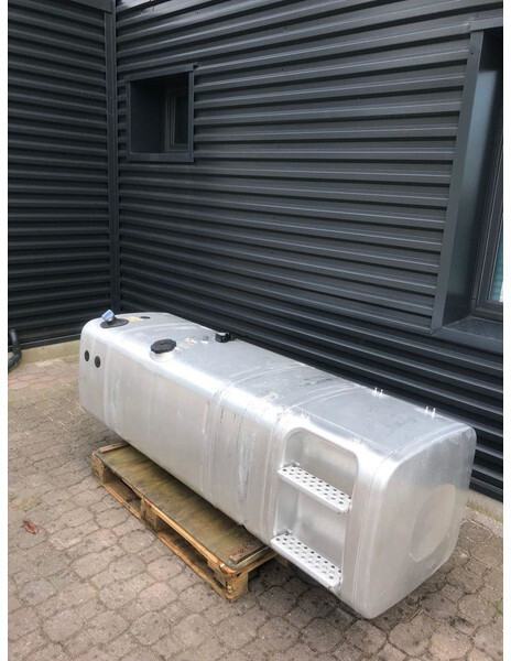 MAN 660 L + 75 L AdBlue - Топливный бак для Грузовиков: фото 2 MAN 660 L + 75 L AdBlue - Топливный бак для Грузовиков: фото 2