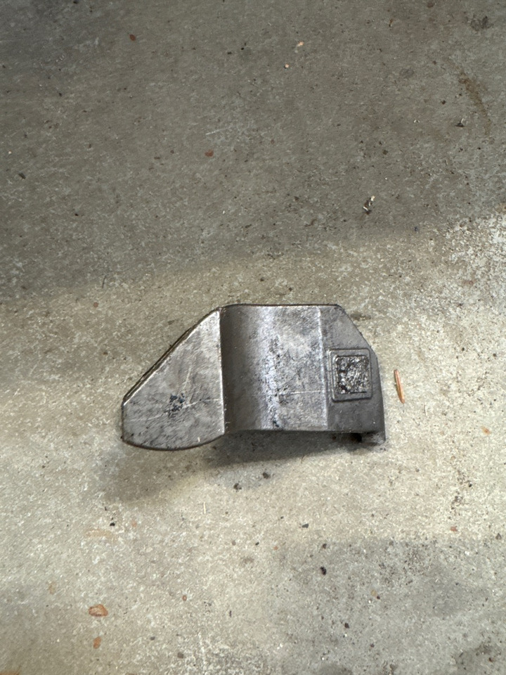 DAF BRACKET INJEKTOR 1791123 - Двигатель и запчасти для Грузовиков: фото 1 DAF BRACKET INJEKTOR 1791123 - Двигатель и запчасти для Грузовиков: фото 1