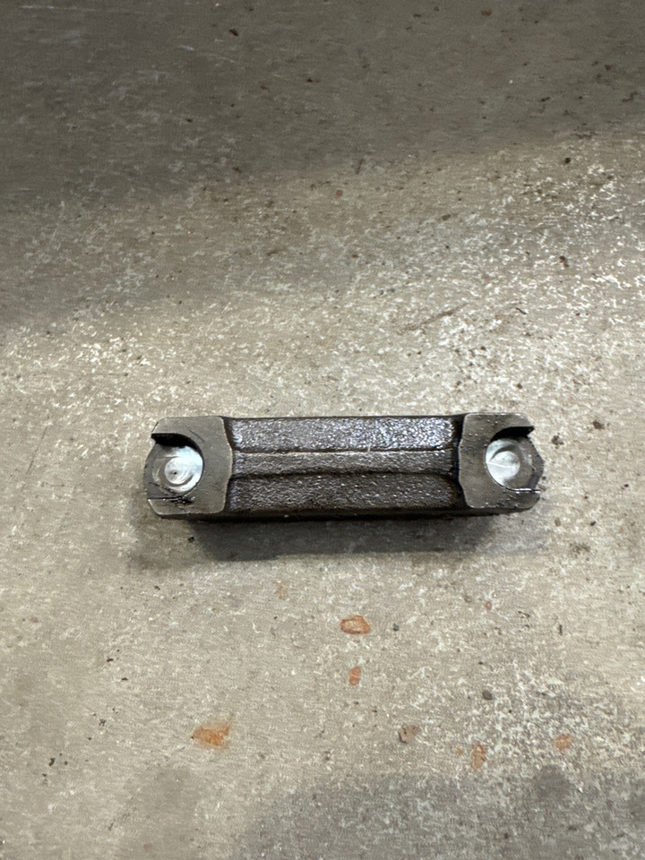 DAF BRIDGE BRACKET 2118902 - Двигатель и запчасти для Грузовиков: фото 2 DAF BRIDGE BRACKET 2118902 - Двигатель и запчасти для Грузовиков: фото 2