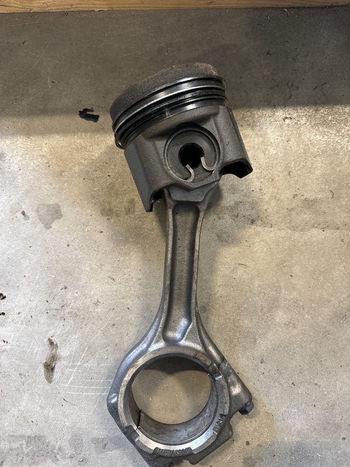 DAF CONROD 2104874 + PISTONS 2132582 - Двигатель и запчасти для Грузовиков: фото 1 DAF CONROD 2104874 + PISTONS 2132582 - Двигатель и запчасти для Грузовиков: фото 1