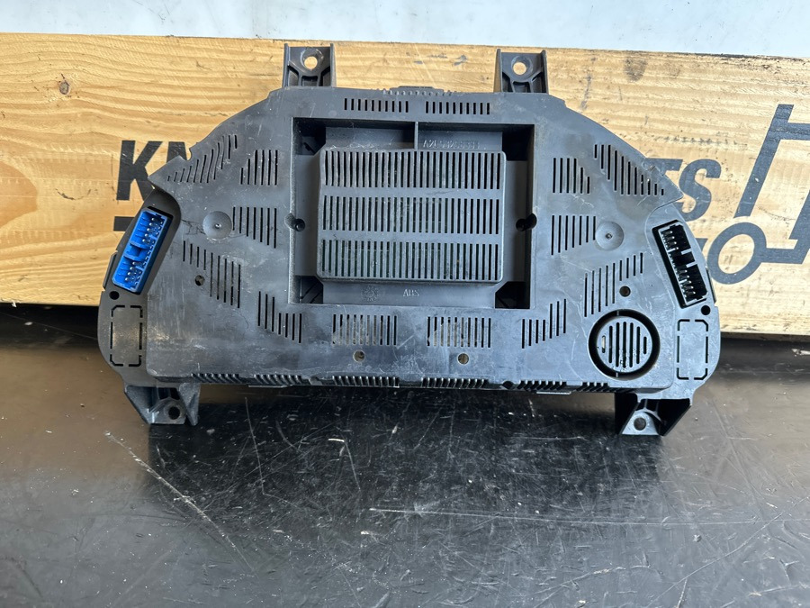 IVECO INSTRUMENT CLUSTER 5801938082 - Кабина и интерьер для Грузовиков: фото 5 IVECO INSTRUMENT CLUSTER 5801938082 - Кабина и интерьер для Грузовиков: фото 5